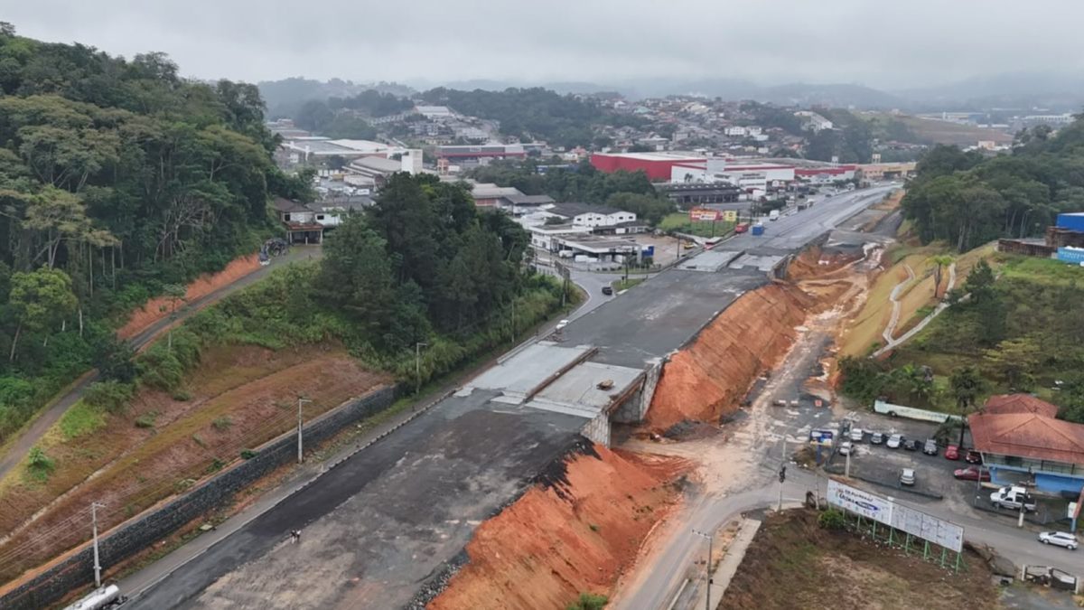 Após fantasma da paralisação voltar a assombrar, DNIT anuncia prazo para destravar duplicação da BR-470 em SC