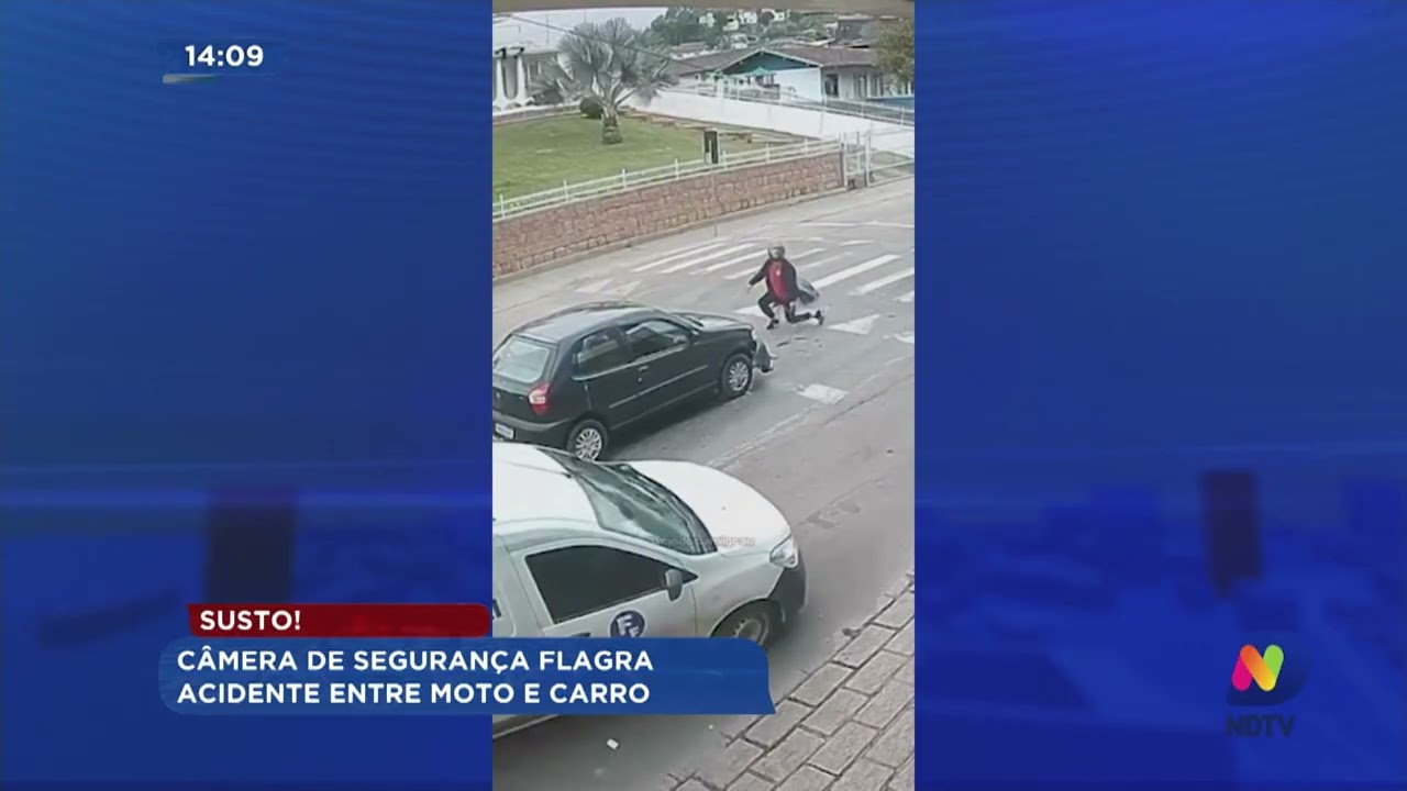 Susto: câmera de segurança flagra acidente entre moto e carro