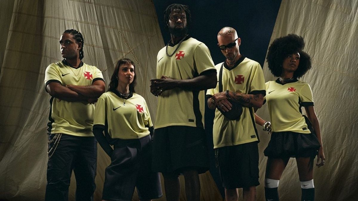 Nova camisa do Vasco divide torcida por semelhança com uniforme do Corinthians; veja fotos