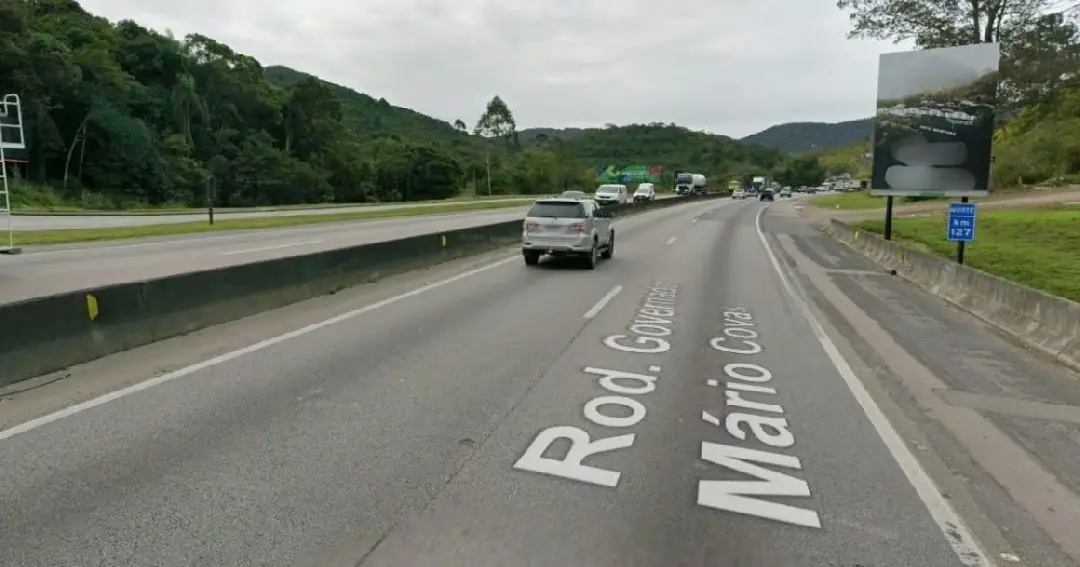 Motociclista morre após colisão lateral e outro veículo foge do local