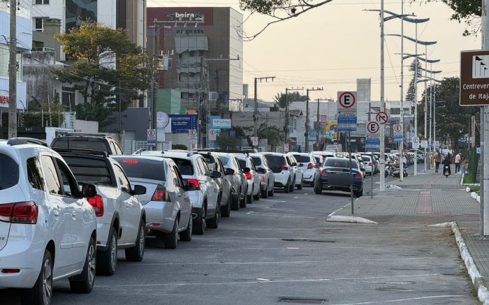 Fila da BR 101 tá antes do Museu Oceanográfico Univali em Piçarras
