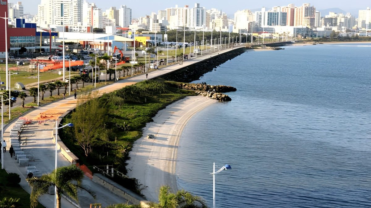Com crescimento 5 vezes maior que a média do Brasil, cidade vizinha à Florianópolis ultrapassa 300 mil habitantes