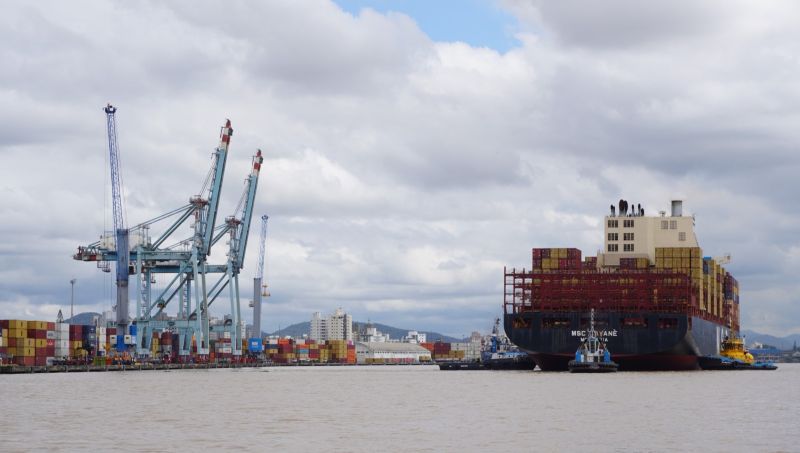 Praticagem quer mais segurança para navegação no canal de Itajaí