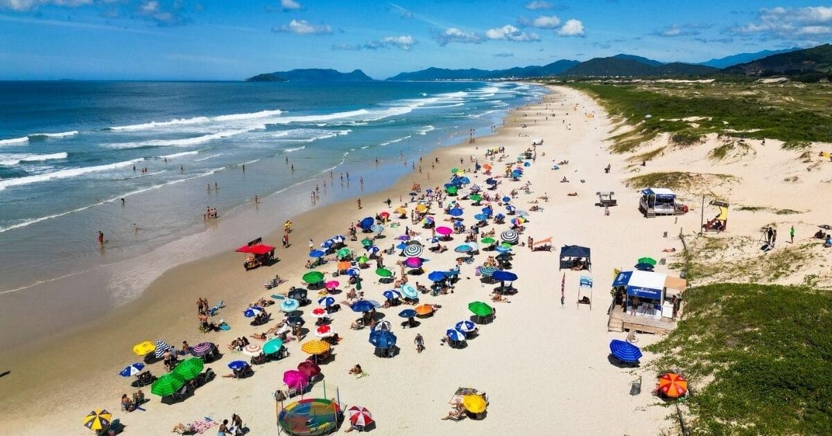 Quiosques, cadeiras e guarda-sóis: Florianópolis abre editais para exploração das praias com novas regras; veja o que muda