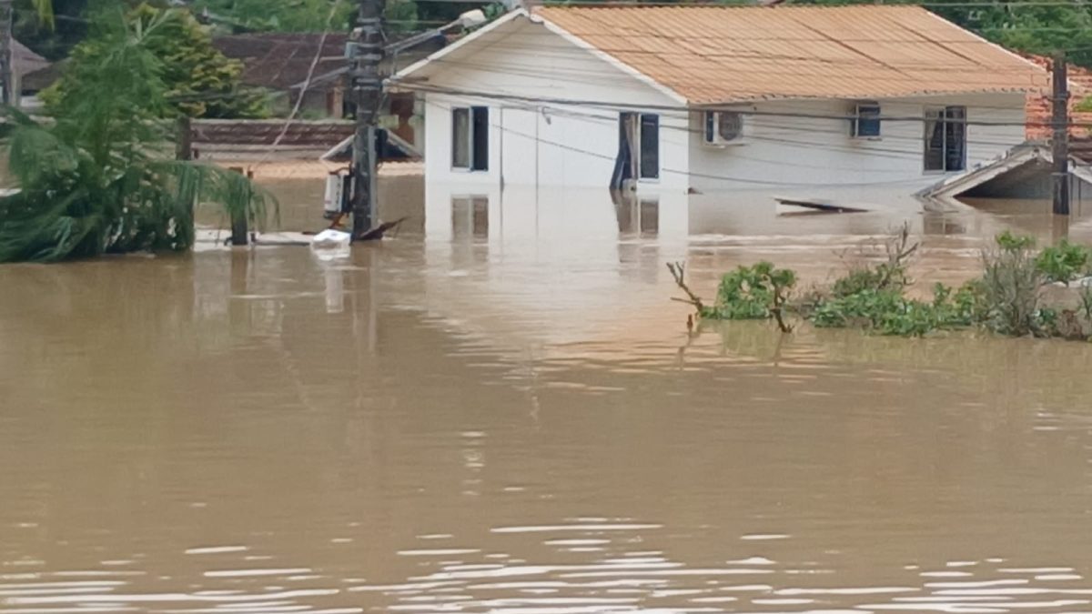 El Niño confirmado faz cidade afetada por enchentes investir R$ 1 milhão na preparação de abrigos e criar força-tarefa para enfrentar fenômeno em SC
