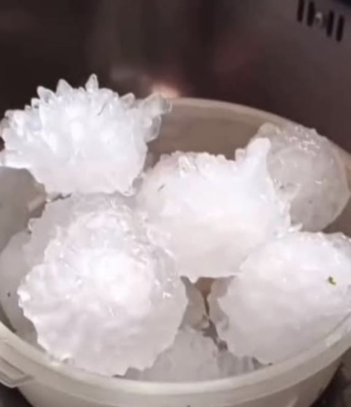 Granizo causa estragos em SC e chuva forte continua até terça
