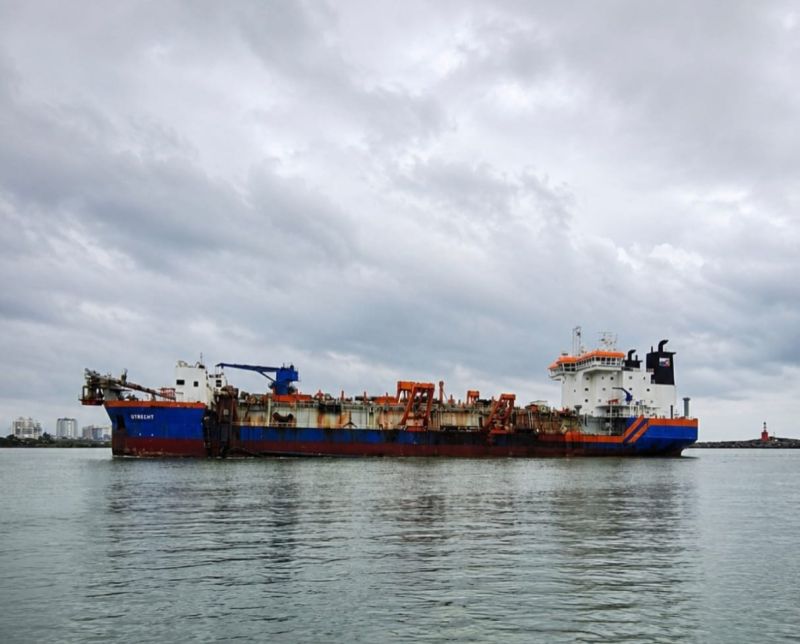 Draga Utrecht chegou retoma dragagem no canal de acesso