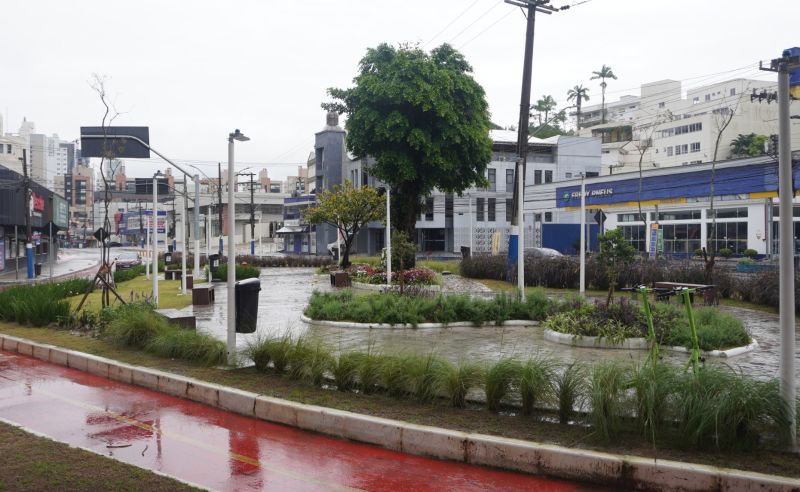 Chuva adia estreia de feirinha do bairro Pioneiros