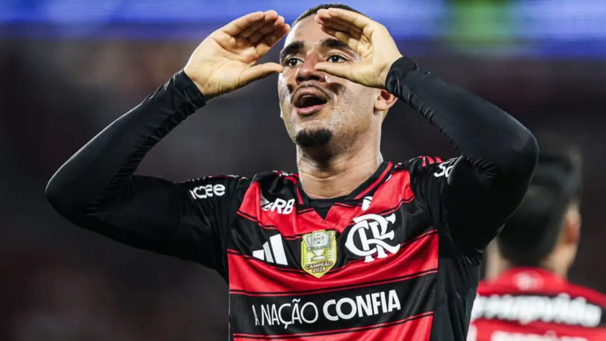 Flamengo x Botafogo: Samuel Lino abre o placar após gol anulado de Arthur Cabral