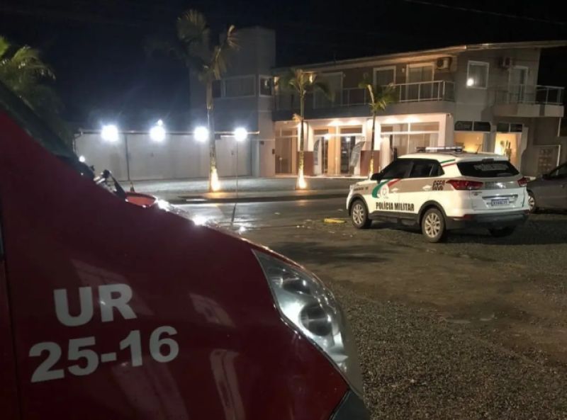 Ataques com faca deixam um morto e outro gravemente ferido