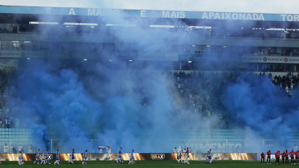 Avaí sofre gol no último lance, perde para o Atlético-GO e desperdiça pontos importantes dentro de casa