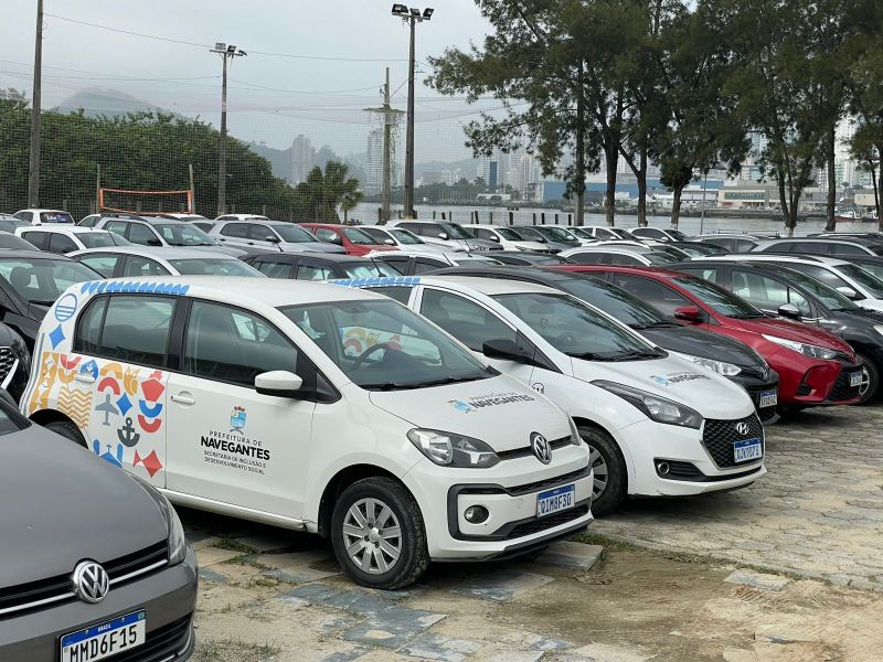 Prefeitura quer permissão pra que seus carros furem fila do ferry e passem de graça