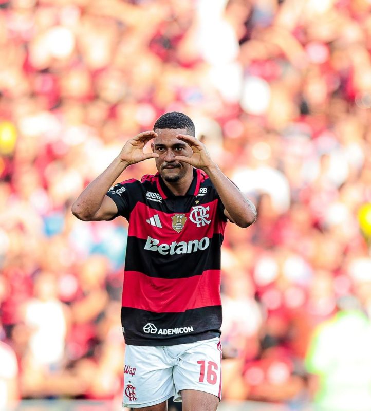 Flamengo faz 3 a 0 no Botafogo e segue na caça ao líder