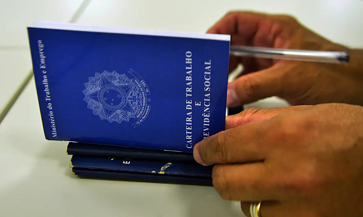 DF começa a semana com 732 vagas de emprego; salários chegam a R$ 4,5 mil