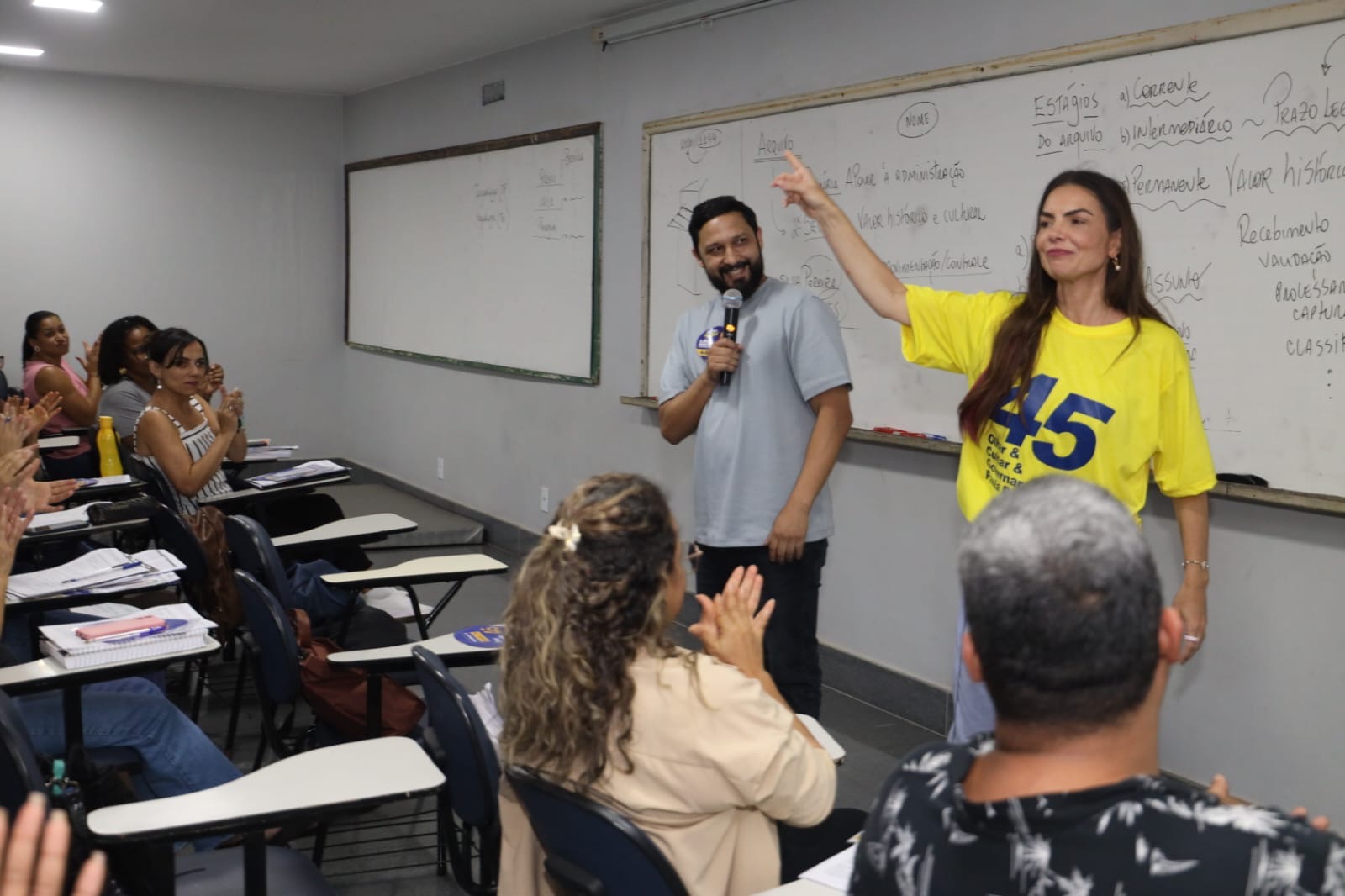 Paula Belmonte defende convocação de concursados e fortalecimento do serviço público