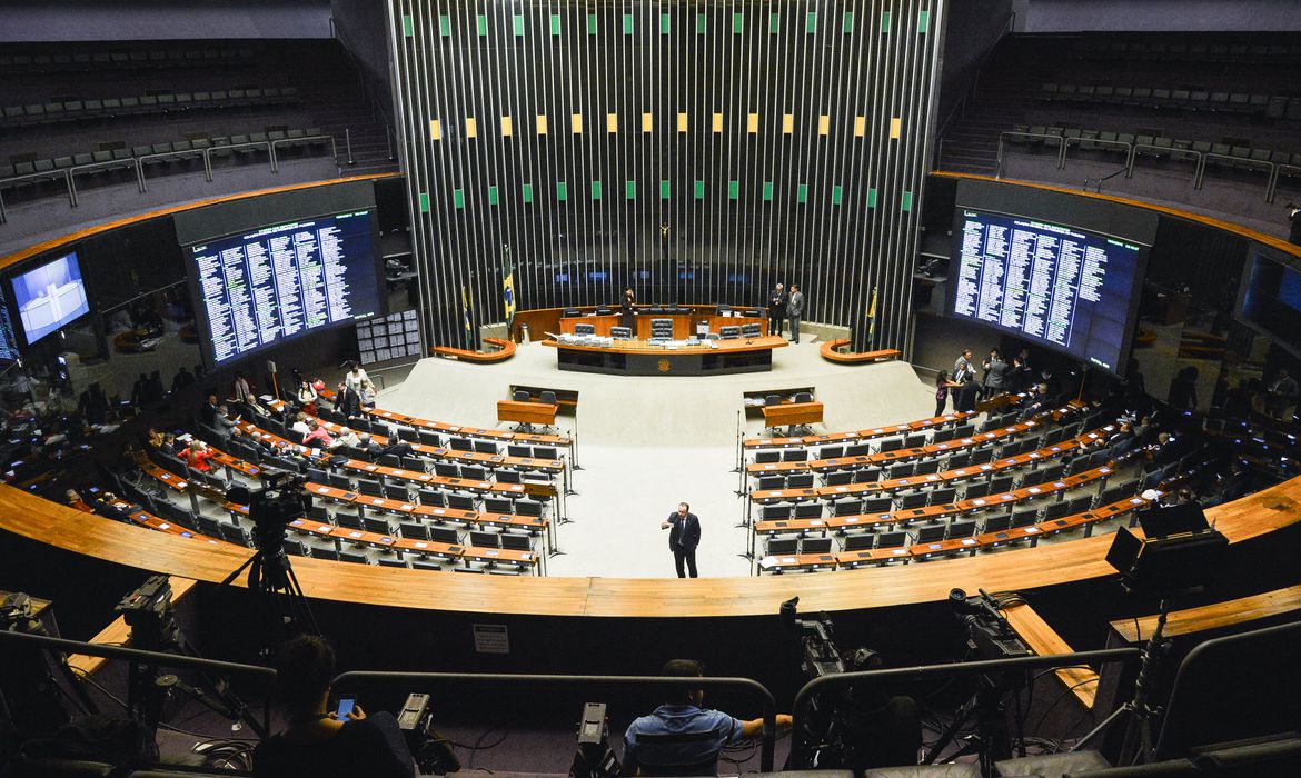 Veja quem lidera a corrida pelas oito cadeiras do DF na Câmara dos Deputados