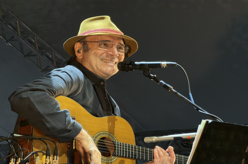 Almir Sater encanta público no 28º Festival de Música de Itajaí