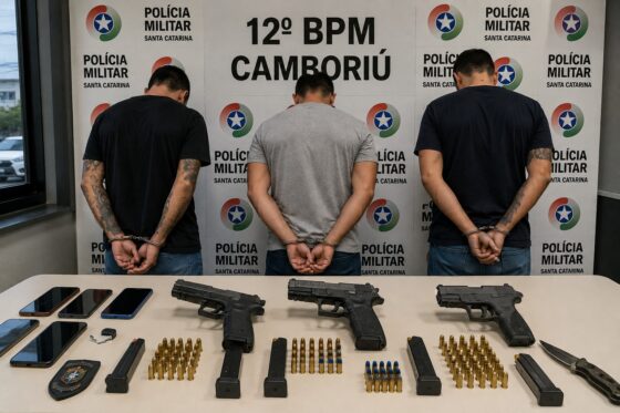 Conflito por posse de prédio termina com três PMs conduzidos e armas apreendidas em Camboriú