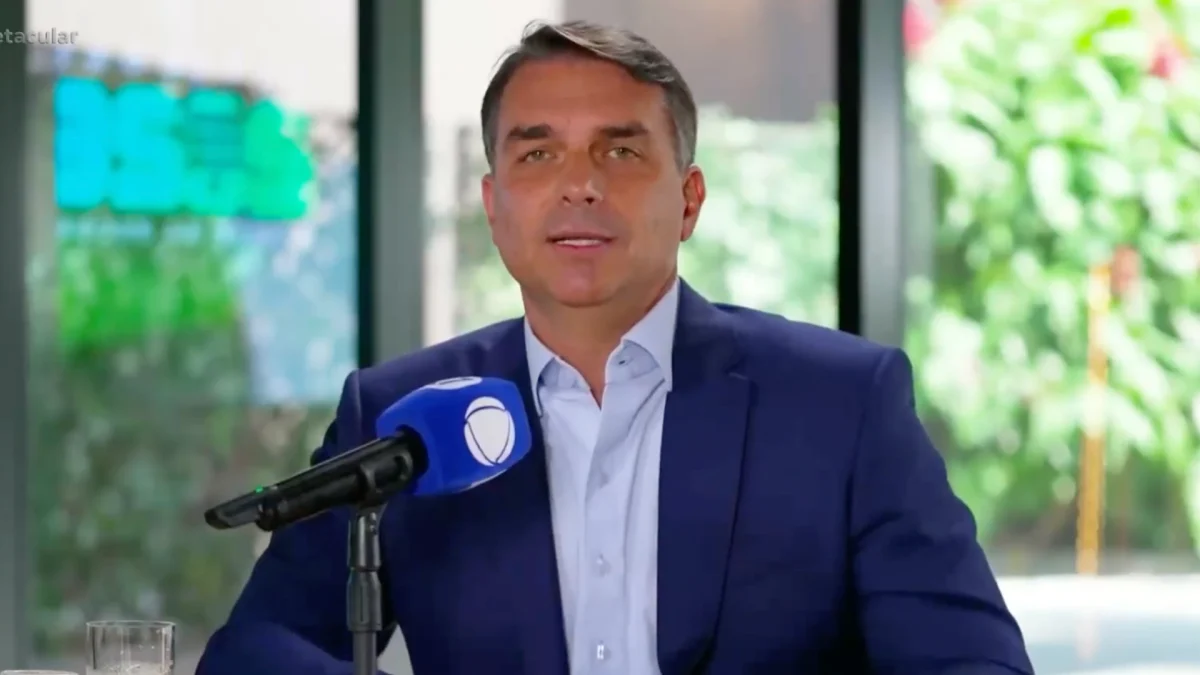 Vai depender dele, diz Flávio sobre Bolsonaro ser ministro