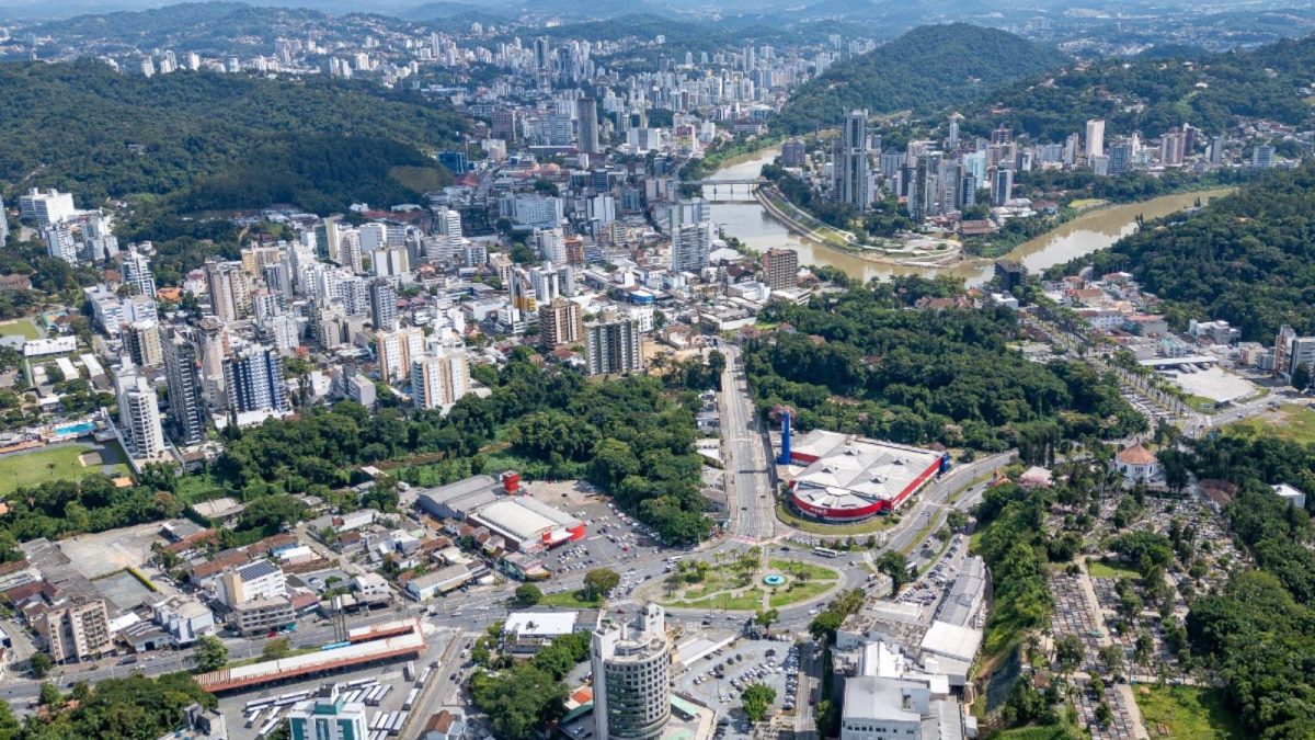 Blumenau ganha 30 mil moradores em menos de 5 anos e se aproxima de marca histórica de 400 mil habitantes
