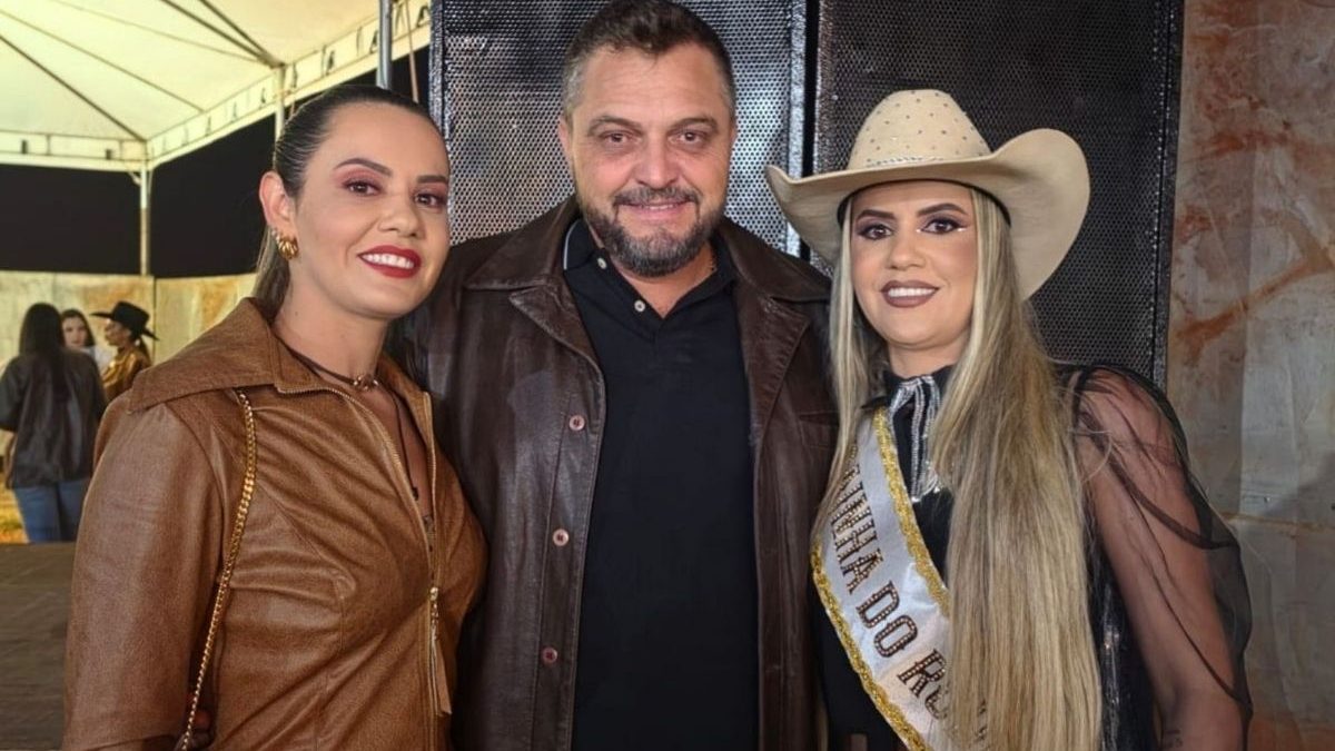 Rainha de rodeio revela trisal com a irmã gêmea e agricultor em GO: ‘Uma noite minha e uma noite dela’