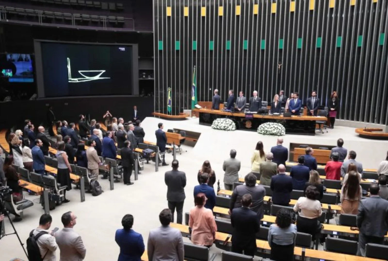 Candidatos criticam emendas, mas apresentam propostas genéricas