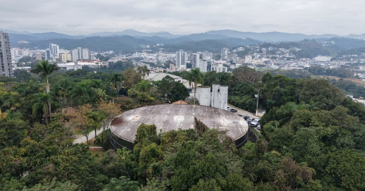 Limpeza de reservatórios pode causar oscilações no abastecimento de água em Brusque