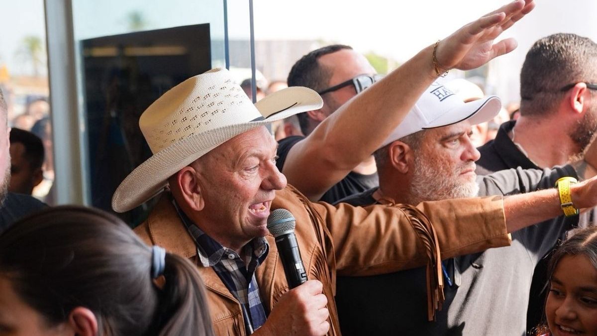 Luciano Hang critica fim da 6×1 diante de funcionários em inauguração de megaloja: ‘Querem o voto de vocês’
