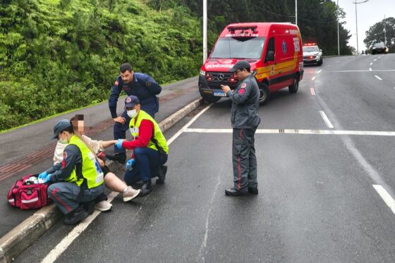 Queda de motoneta deixa mulher ferida na Avenida Panorâmica