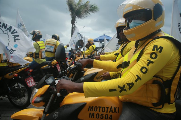 Comissão vota parecer sobre regras simplificadas para atividade de mototaxistas