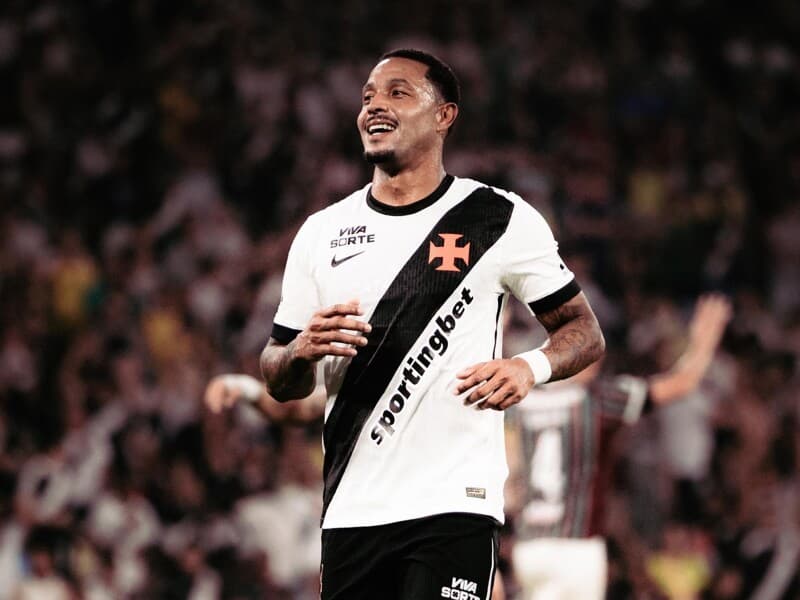 Jogador do Vasco é alvo de operação contra tráfico de drogas e armas