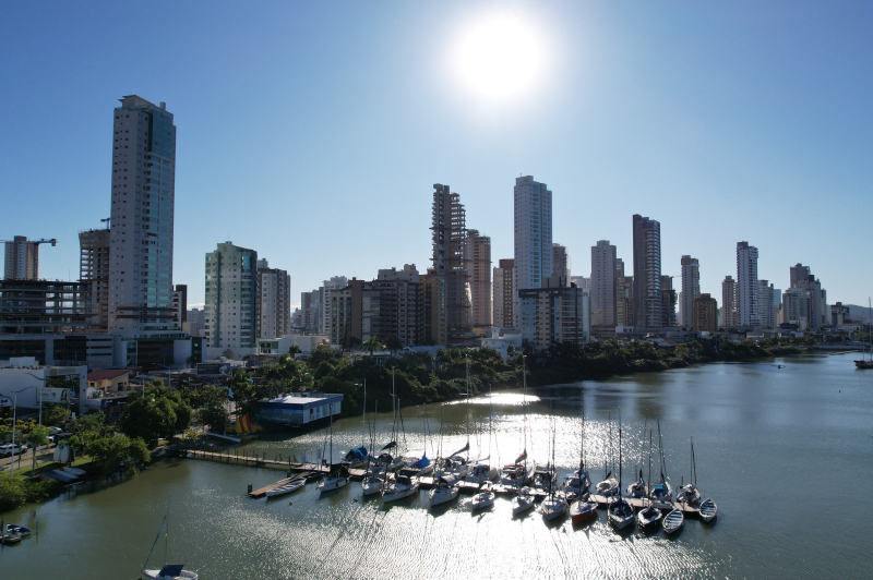 Itajaí é a cidade da AMFRI que mais cresceu em 2026