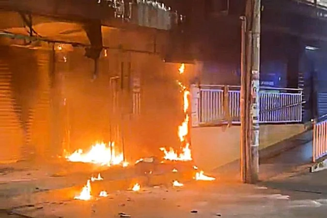 Vídeo: homem em situação de rua causa incêndio em marquise no Paranoá