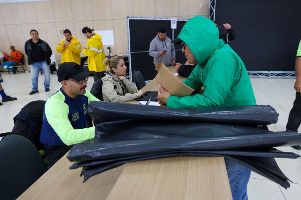 Sete municípios de SC decretam situação de emergência em função dos temporais e Defesa Civil entrega itens de assistência humanitária a cidades atingidas por granizo - Noticias SC