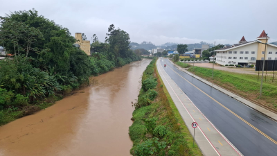 Defesa Civil de Brusque monitora chuvas e mantém equipes em prontidão para o fim de semana