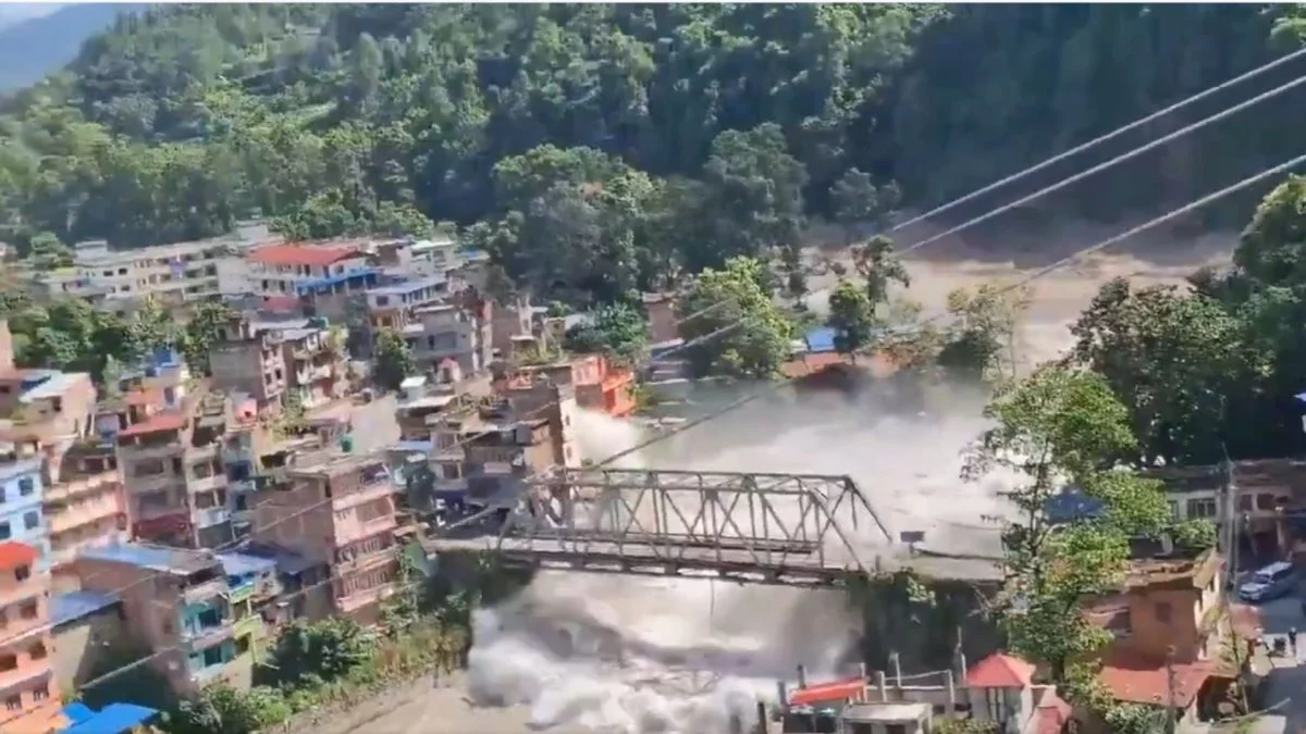 Enchentes matam 955 e deixam 4.471 desaparecidos no Nepal