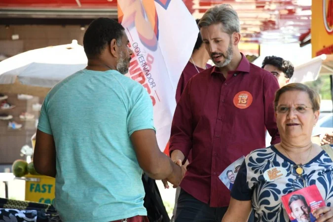 Grass defende política para idosos em caminhada no Núcleo Bandeirante