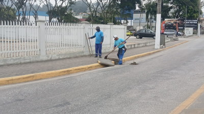 Bairros de Brusque passaram por mais de 40 frentes de limpeza e desobstrução de bocas de lobo durante o mês de agosto