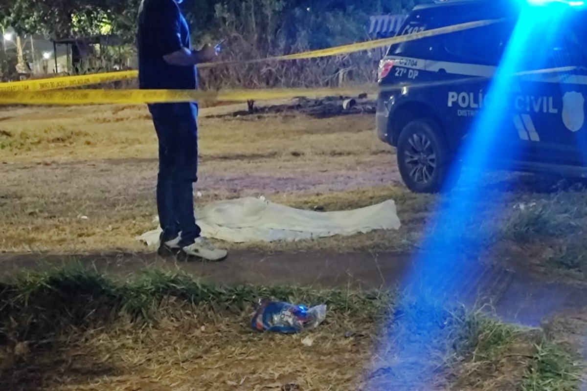 Após briga em bar, homem é perseguido e esfaqueado na frente de casa no DF