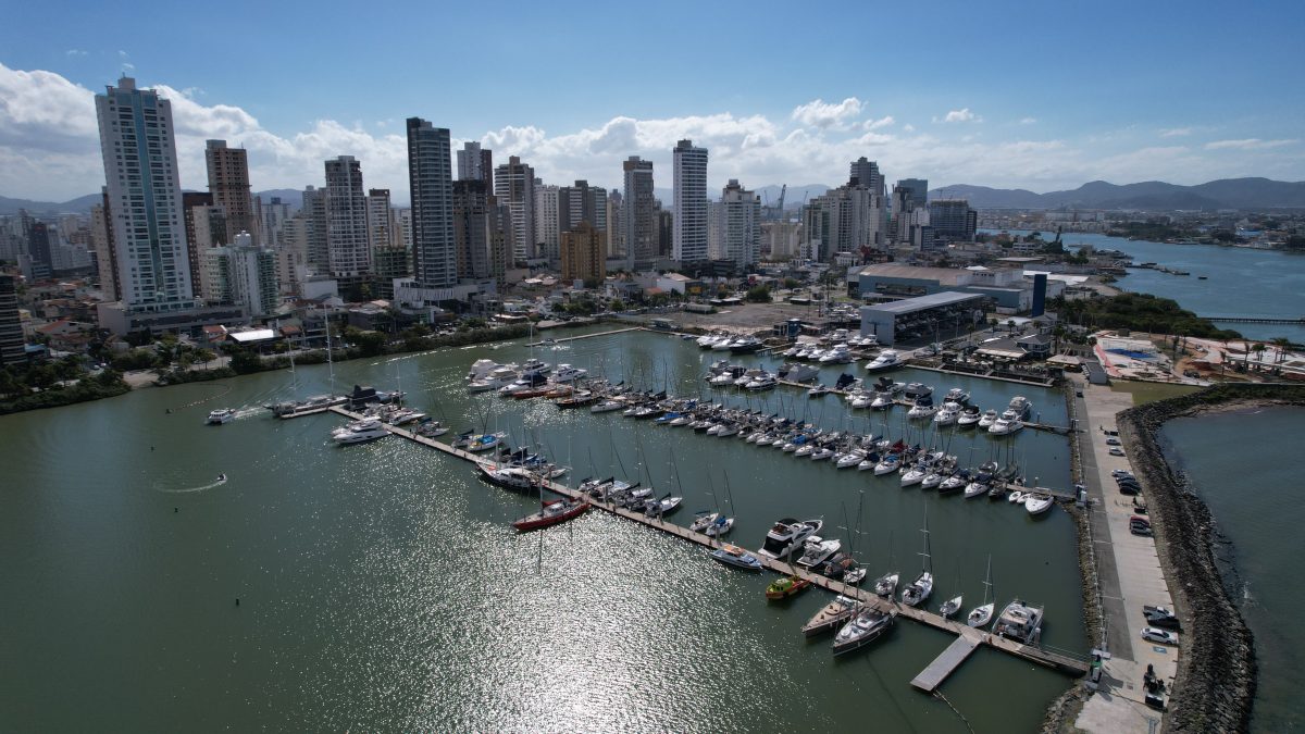 Itajaí chega a mais de 300 mil habitantes, ultrapassa São José e assume 4ª colocação em SC após salto de 65% em 16 anos