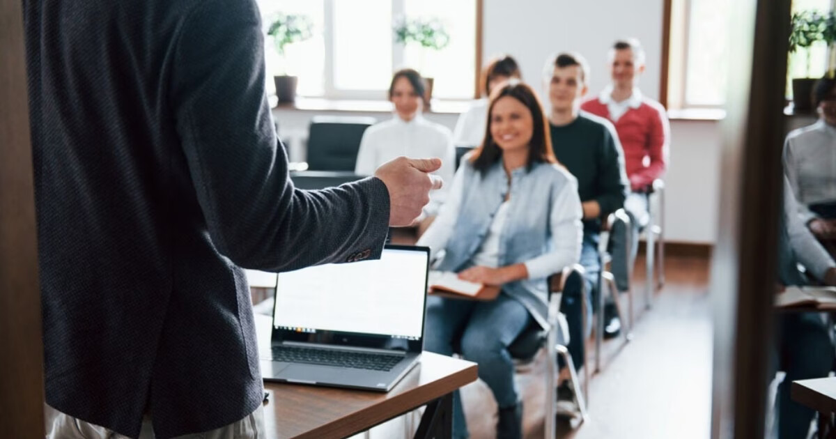 CDL de Brusque promove workshops sobre negócios e vendas digitais em setembro