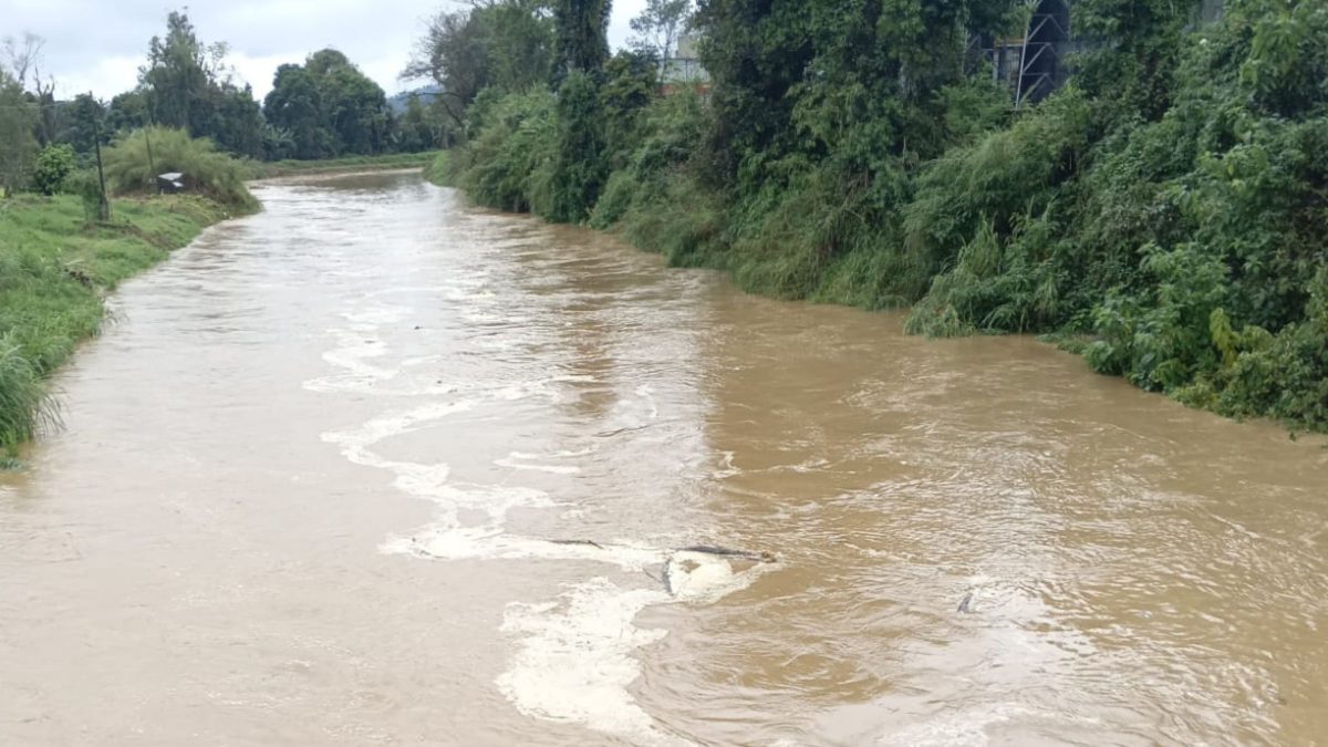 Rios sobem após chuva de 70 mm e cidade de SC decide cancelar aulas
