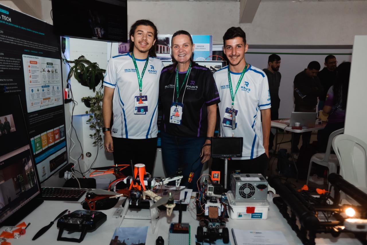 Alunos de Camboriú conquistam bicampeonato nacional de robótica