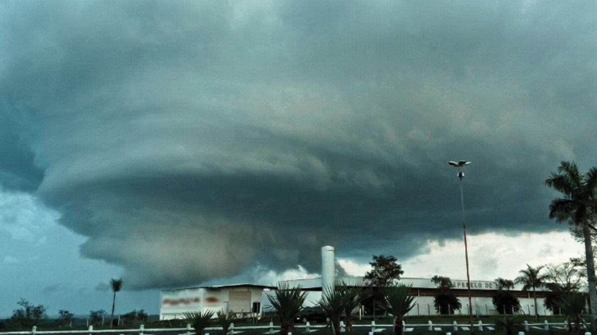 Novo ciclone extratropical provoca tempo severo no Brasil; veja onde pode haver queda de granizo e ventos de até 70 km/h