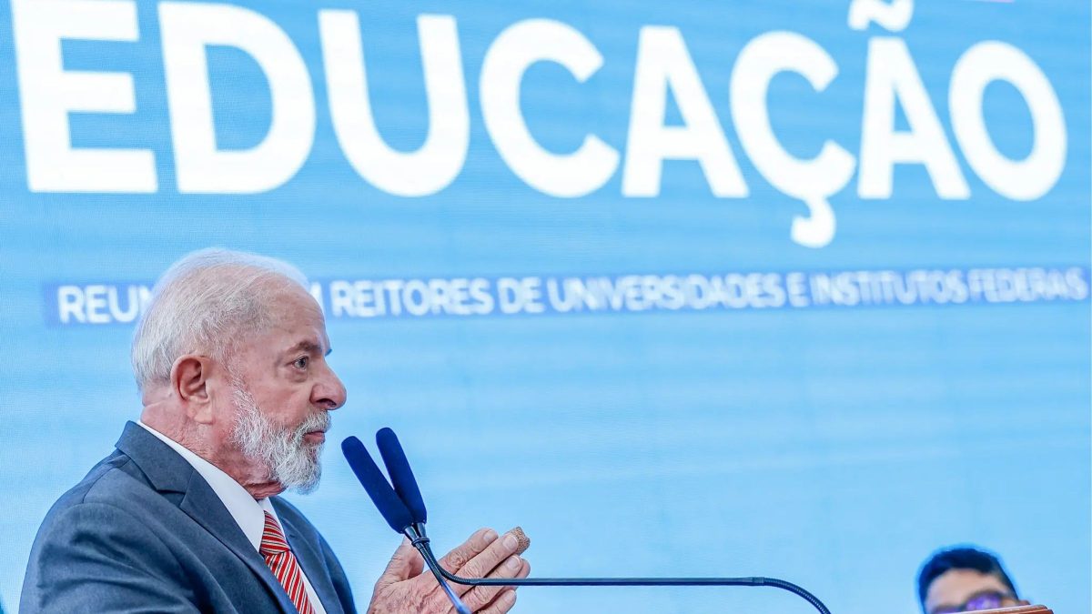 Sem vetos, Lula sanciona lei que pode retirar até R$ 16,6 bilhões da saúde e educação em 2027