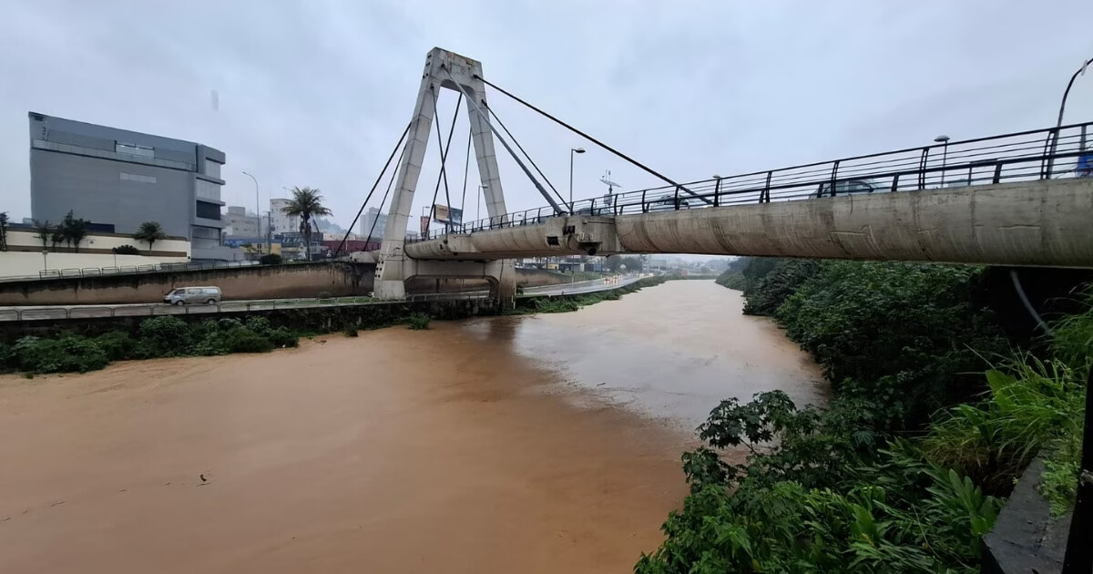 Rio Itajaí-Mirim, em Brusque, pode sair da calha em nova projeção da Defesa Civil