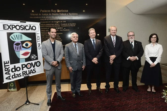 Exposição de obras de arte transforma hall do TJDFT em espaço de inclusão