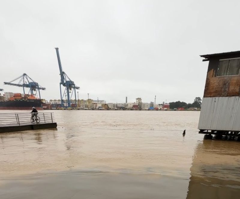 Correnteza fecha canal de acesso ao Complexo Portuário de Itajaí