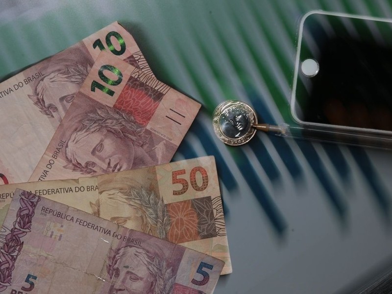 Projeto de orçamento de 2027 prevê salário mínimo de R$ 1.741