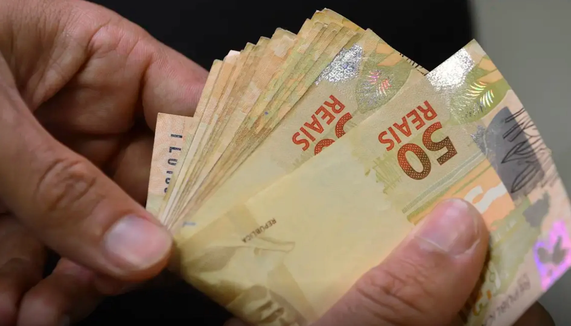 Governo usa R$ 64,7 bi em deduções para cumprir meta fiscal de 2027